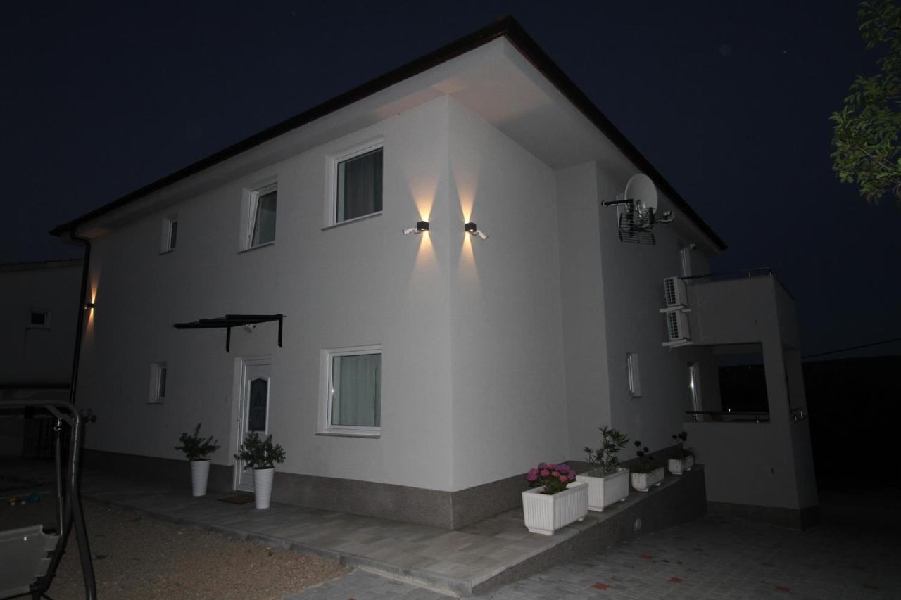 Apartments Klaudija Čižići Exterior foto