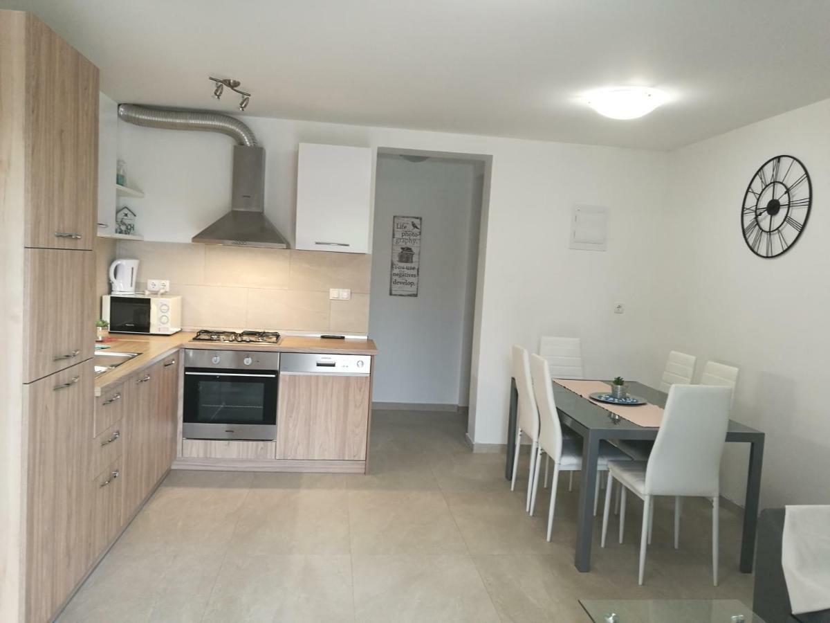 Apartments Klaudija Čižići Exterior foto